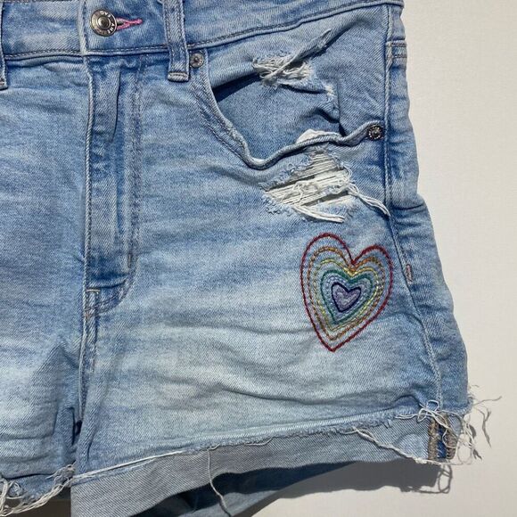 American Eagle Women's Blue Denim Stretch Heart Distressed Cut Off Shorts Size 6 - Picture 2 of 8